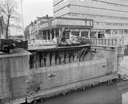 852515 Gezicht op Willemsbrug over de Stadsbuitengracht te Utrecht, tijdens de sloop en de werkzaamheden ten behoeve ...